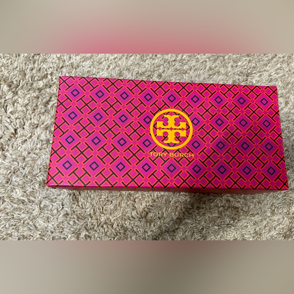 Tory Burch Green Sandals with Iconic rhinestone Logo - Picture 3 of 8